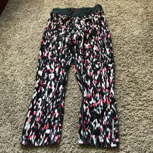 Nike Dri-Fit Patterned Cropped Workout Leggings